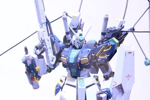 模型ホビーショー】νガンダムの系譜を感じてほしい「METAL ROBOT魂