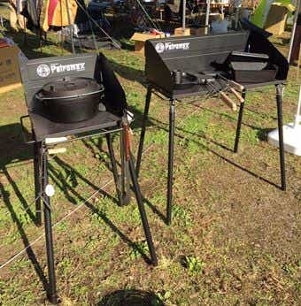 炭火の直置きOK！ダッチオーブン調理用テーブルがハードでワイルド